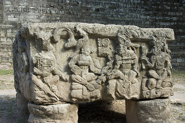 Altar Q  West-Gericht  Copan Archäologischer Park  Copan  UNESCO World Heritage Site  Honduras  Mittelamerika