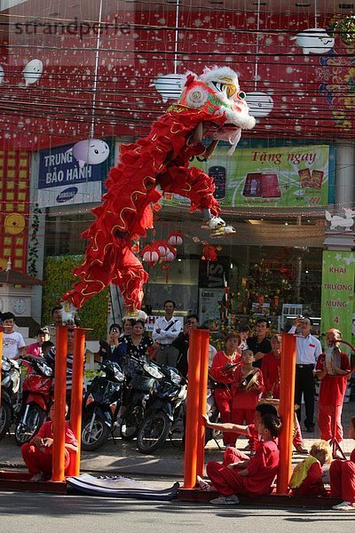 Lion Tanz Darsteller  Chinese New Year  Ho-Chi-Minh-Stadt  Vietnam  Indochina  Südostasien  Asien