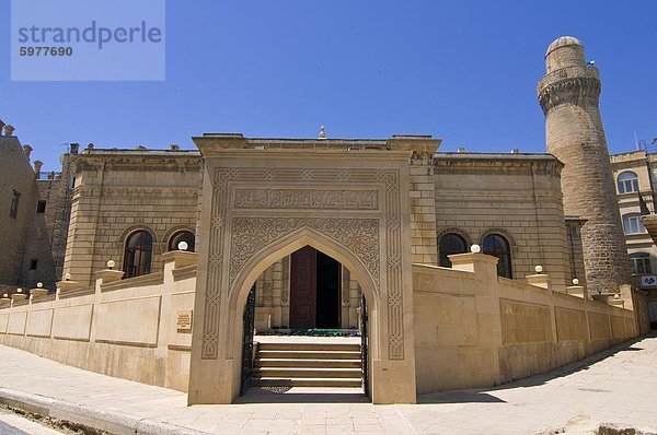Eingang der Lezgi Moschee in der alten Stadt von Baku  UNESCO World Heritage Site  Aserbaidschan  Zentral-Asien  Asien