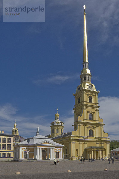 Die Peter- und -Paul-Kathedrale auf der Festung Island  Fluss Newa  St. Petersburg  Russland  Europa