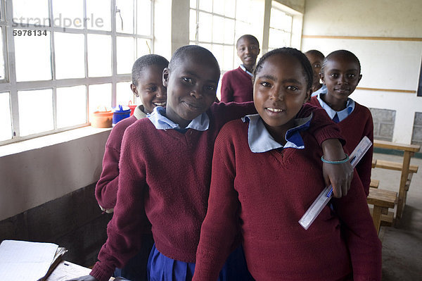 Schulmädchen  Simba Grundschule  Rift Valley in Kenia  Ostafrika  Afrika