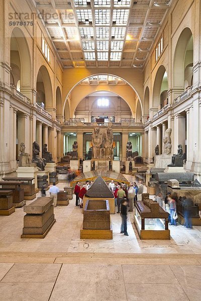 Innenraum der Main Hall  das Museum der ägyptischen Altertümer (Ägyptisches Museum)  Kairo  Ägypten  Nordafrika  Afrika