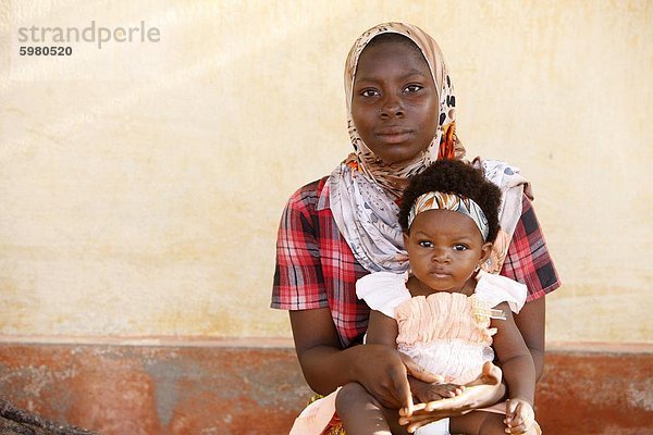 Muslimische Mutter und Kind  Lome  Togo  Westafrika  Afrika
