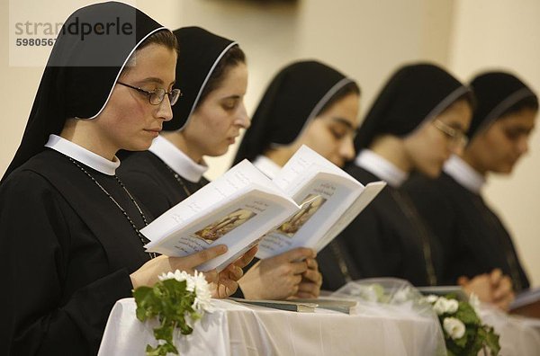 Ordination von Nonnen der Schwestern von der Rosenkranz  Beit Jala  Palästinensische Autonomiegebiete  Naher Osten