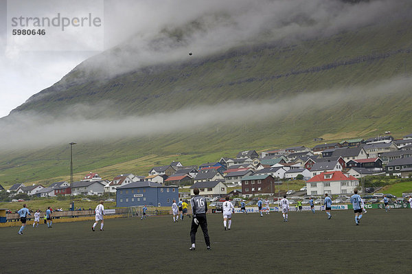 Fußballspiel auf Eysturoy  Färöer Inseln (Färöer)  Nordragota  Dänemark  Europa