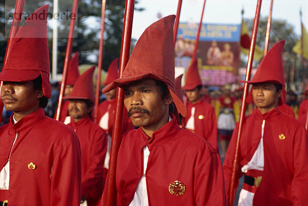 Marschierende Bänder am Geburtstag des Sultans  Jogjakarta  Java  Indonesien  Südostasien  Asien