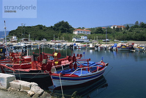 Boote im Hafen von Lithakia  Zakynthos  Ionische Inseln  griechische Inseln  Griechenland  Europa