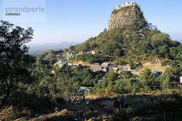 Mount Popa  Zentrum von Nat Anbetung  Myanmar (Birma)  Asien