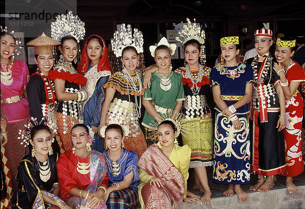 Traditionelle Kostüme  Sarawak  Borneo  Malaysia  Südostasien  Asien