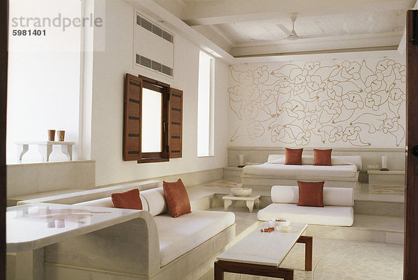 Suite mit Schlafzimmer  Devi Garh Fort Palace Hotel  in der Nähe von Udaipur  Bundesstaat Rajasthan  Indien  Asien