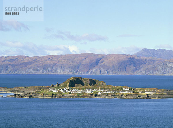 Easdale Insel von Bar Mor  alten Schiefern Erden Dorf getrennt von Seil-Insel durch den Klang der Easdale  mit Mull darüber hinaus  Seil-Insel  Argyll und Bute  Schottland  Vereinigtes Königreich  Europa