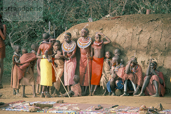 Masai Frauen und Kinder  Kenia  Ostafrika  Afrika