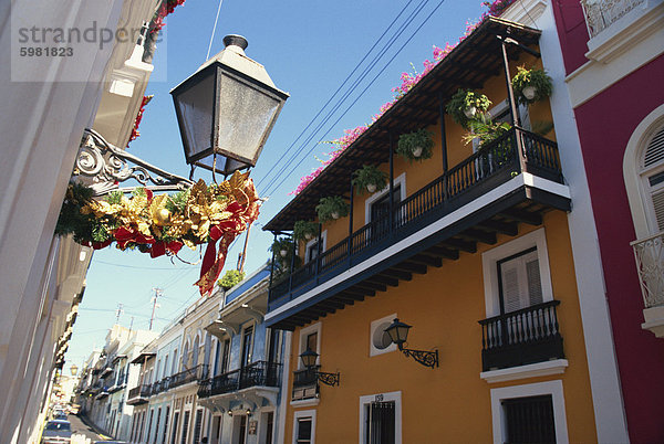 Straße Stadt Balkon Mittelamerika Puerto Rico typisch alt