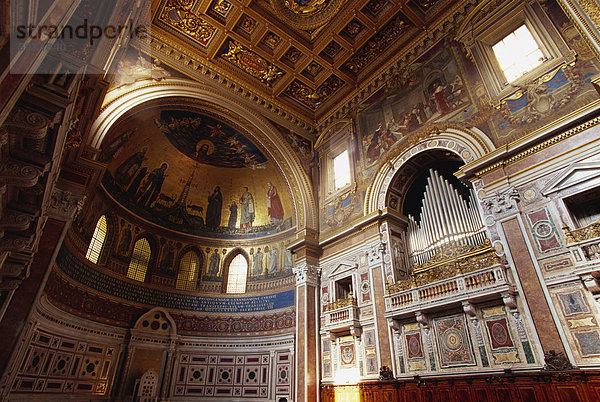 Innenraum des St. John Lateran-Basilika  Rom  Latium  Italien  Europa