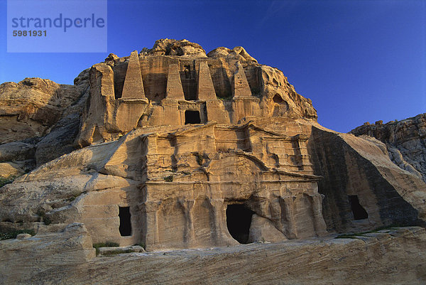 Obelisk Grab und Bab Es-Siq Tricinium Grab  Petra  UNESCO World Heritage Site  Jordanien  Naher Osten