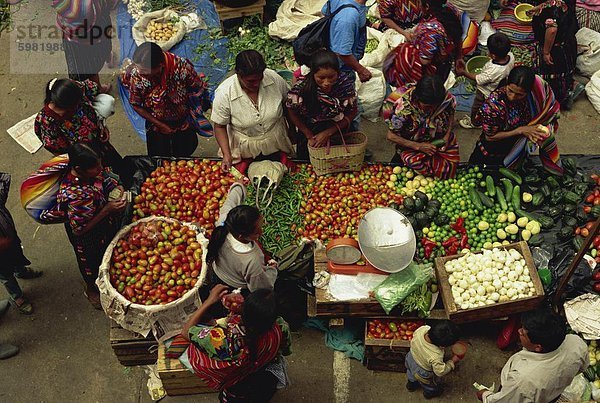 Maya indischer Gemüsemarkt  Chichicastenango  Quiche Highlands  Guatemala  Zentralamerika