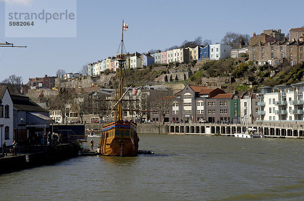 Hafen Sie Blick auf Hotwells mit Replik Segelschiff The Matthew  Bristol  England  Vereinigtes Königreich  Europa