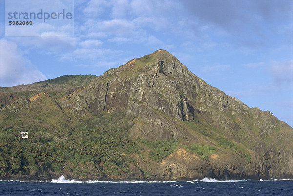 Landschaft der Küste und felsigen Hügeln Pitcairn Insel  Pazifik