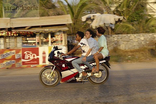 Mensch Menschen Strand 3 Motorrad Südostasien Asien Pattaya Thailand