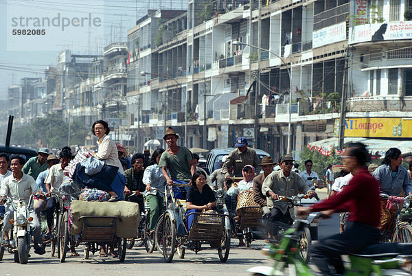 Verkehr  Achar Mean Boulevard  Phnom Penh  Kambodscha  Indochina  Südostasien  Asien