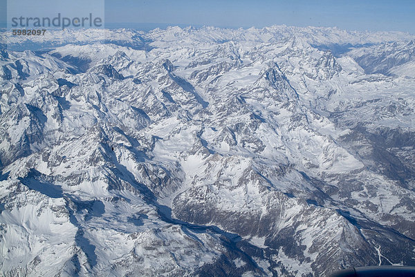 Luftaufnahme über die Alpen  Italien  Europa