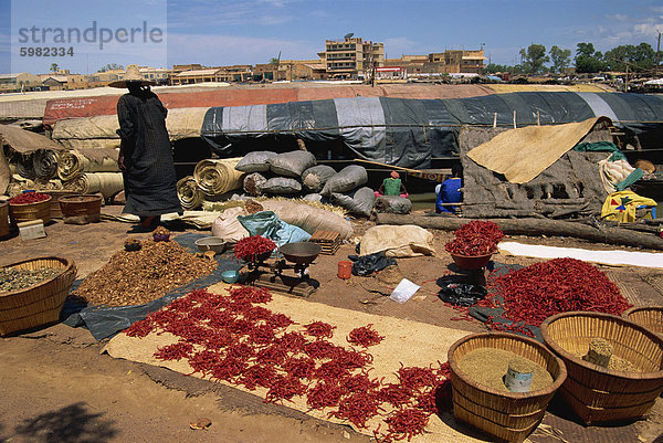 Markt in der Nähe des Hafen  Mopti  Mali  Westafrika  Afrika