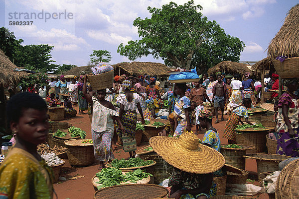 Freitagsmarkt am Vogan  Togo  Westafrika  Afrika