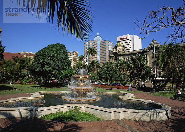 Brunnen im kleinen Park in der Nähe von Rathaus  Durban  Natal  Südafrika  Afrika