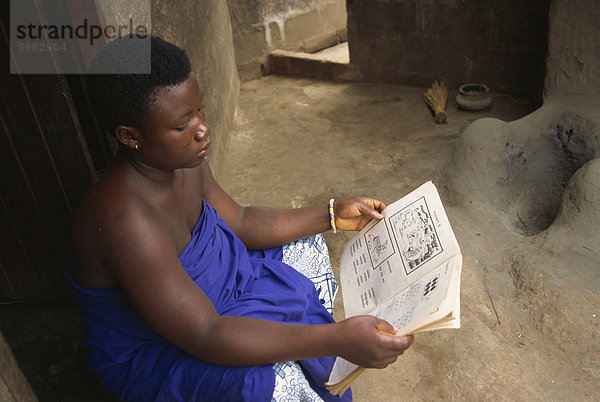 Fetisch Sklave bei Kukor Schrein  Ghana  Westafrika  Afrika