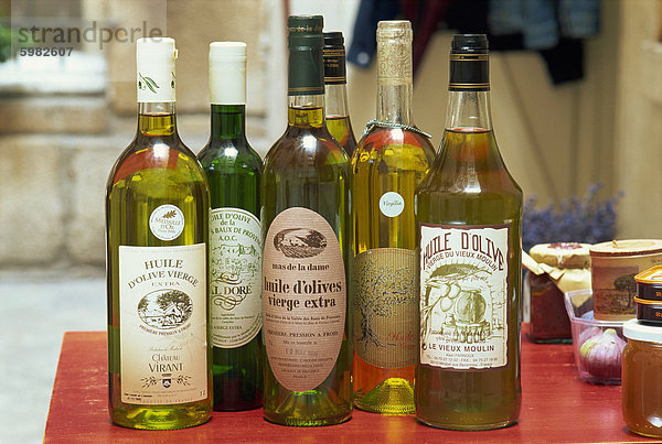 Flaschen Olivenöl  Provence  Frankreich  Europa