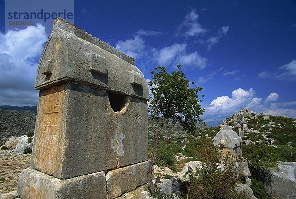 Antiken lykischen Gräber bei Kaleuragiz  Kekova  in der Nähe von Kas  Anatolien  Türkei  Kleinasien  Eurasien