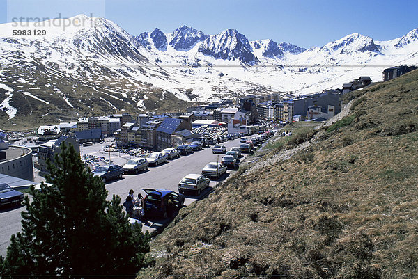 Skigebiet am französischen Grenze  Pas De La Casa  Andorra  Pyrenäen  Europa