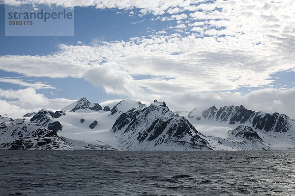 Gletscher und Küste Spitsbergen  Svalbard  Norwegen  Skandinavien  Europa