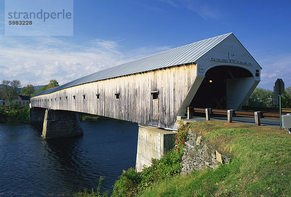 Die Cornish-Windsor-Brücke  die längste überdachte Brücke in die USA  Vermont  New England  Vereinigte Staaten von Amerika  Nordamerika