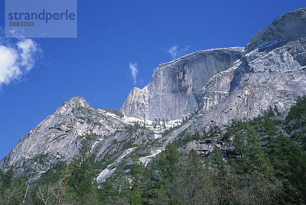 Felswände des Half Dome in der Yosemite-Nationalpark  UNESCO Weltkulturerbe  California  Vereinigte Staaten von Amerika  Nordamerika