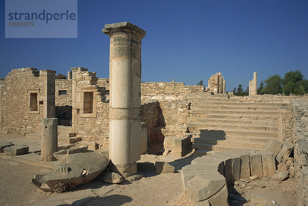 Stone Pithos in der Palästra in den Ruinen von Kurion (Curium) (Kourion)  archäologische Stätte in Zypern  im Süden Europas