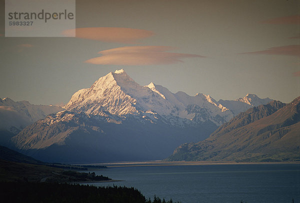 Mount Cook und Lake Pukaki  Mount Cook Nationalpark  UNESCO Weltkulturerbe  südlichen Alpen Berge  Südinsel  Neuseeland  Pazifik