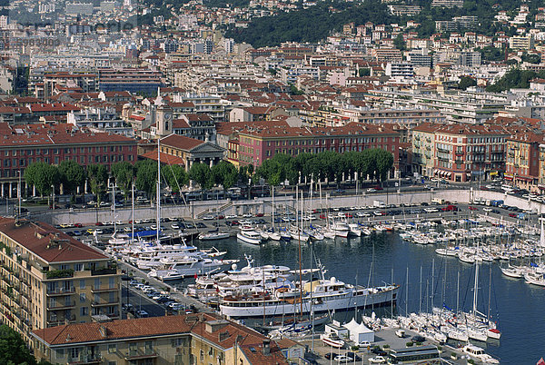 Luftaufnahme über den Yachthafen  Nizza  Alpes Maritimes  Cote d ' Azur  Provence  Frankreich  Europa