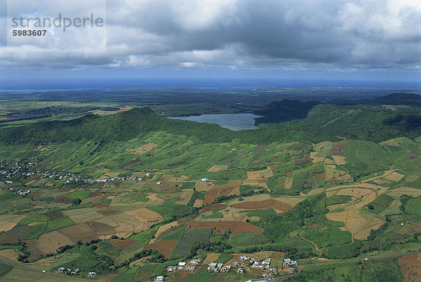 Luftaufnahme über landwirtschaftlich genutzten Feldern der zentralen Ebenen  Insel Mauritius Afrika