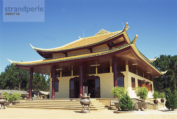 Aussenansicht des Thien Vien Truc Lam buddhistischen Tempels von Dalat  Vietnam  Indochina  Südost-Asien Asien