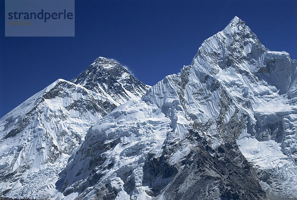 Schneebedeckte Gipfel des Mount Everest  gesehen von Kala Pattar  Himalaya-Berge  Nepal  Asien