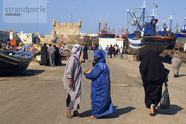 Straßenszene in den Fischerhafen  Essaouira  Marokko  Nordafrika  Afrika