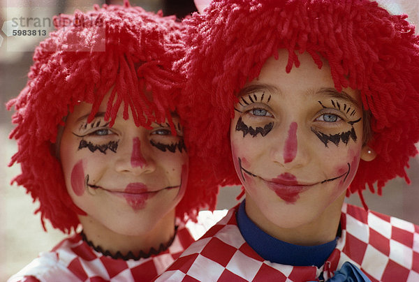 Porträt von zwei jungen Clowns  New Mexico  Vereinigte Staaten von Amerika  Nordamerika