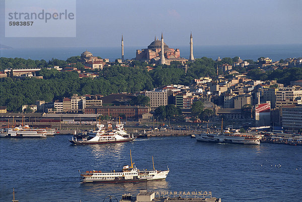 Istanbul Skyline einschließlich des Aghia Sophia Basilika  Istanbul  Türkei  Europas