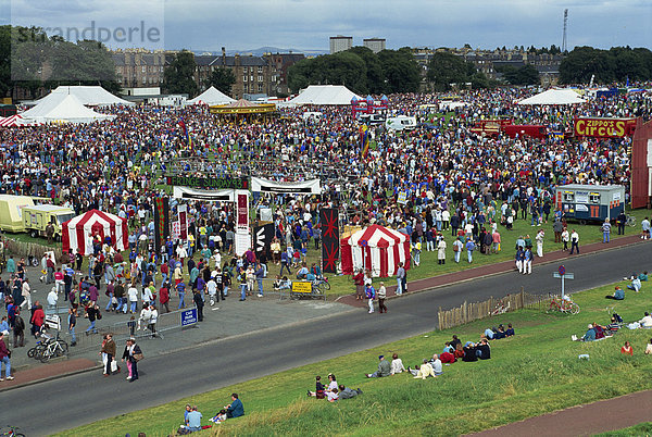 Die Fringe im Park  Teil der Edinburgh Festival  Edinburgh  Lothian  Schottland  Vereinigtes Königreich  Europa