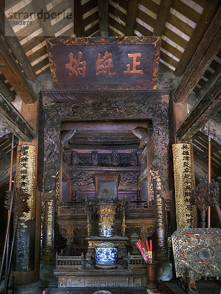 Hauptaltar am Dinh Dynastic Tempel  Hoa Lu  Vietnam  Indochina  Südostasien  Asien