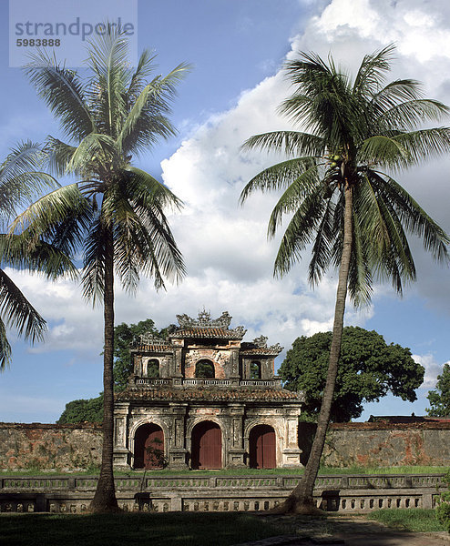 Der Tugend-Tor (Westtor)  die Zitadelle  Hue  Vietnam  Indochina  Südostasien  Asien