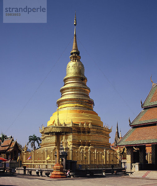 Wat Phra  dass Hariphunchai  gebaut im Jahre 1448  Lamphun  Thailand  Südostasien  Asien