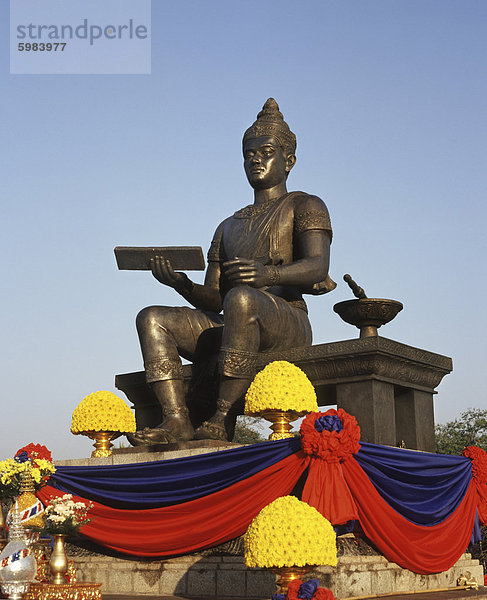 Moderne Statue zum Gedenken an König Ramkamheng  der Gründer von das erste Thai-Königreich Sukhothai  Thailand  Südostasien  Asia