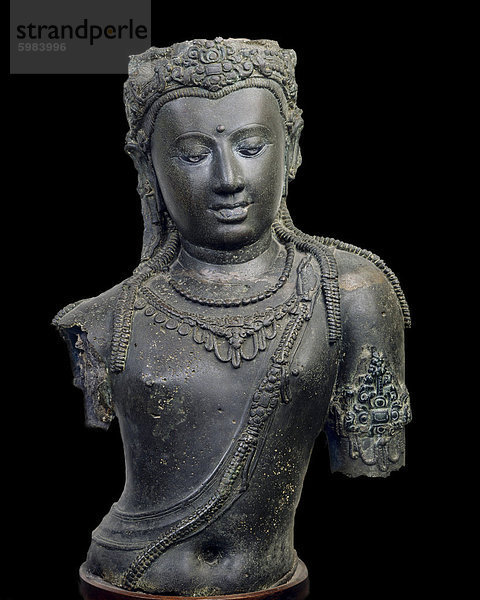 Leben Größe Bild des Bodhisattva Padmapani  datiert 775AD  eine berühmte Bronze von den srivijayanischen Zeitraum  Chaya  National Museum  Bangkok  Thailand  Südostasien  Asien